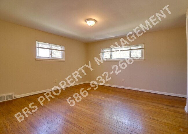 Building Photo - 2 bedroom duplex unit