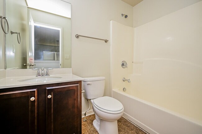 Building Photo - 185 Stillwood Dr