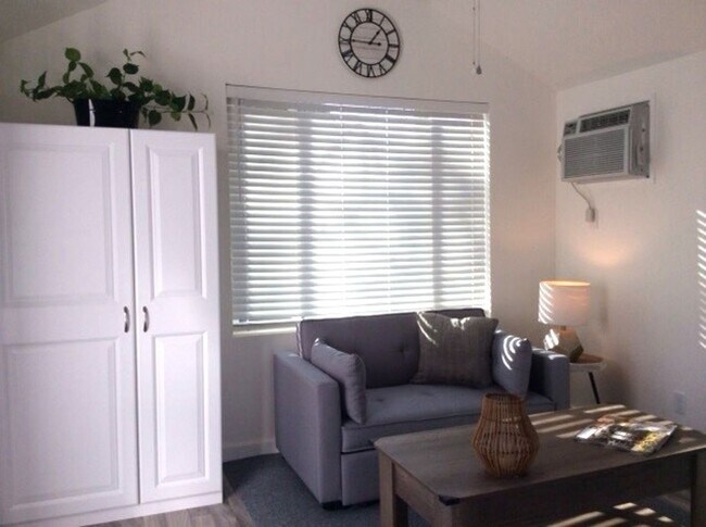 Building Photo - 1178 E 8th St