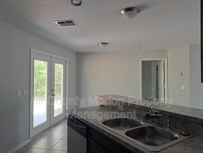 Building Photo - 7121 SE 124th Ln
