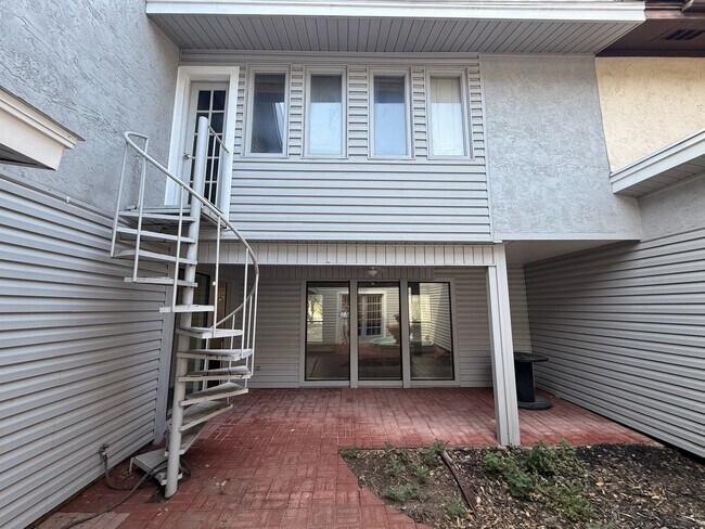 Building Photo - 5040 Thunder Rd
