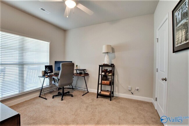 Building Photo - 155 Grey Fawn Trail