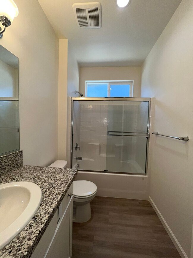 Building Photo - 4214