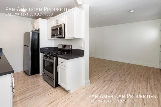 Building Photo - 5136 E Livingston Dr