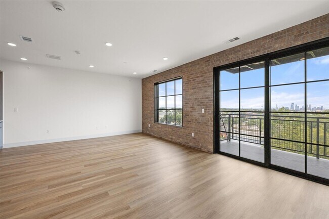 Building Photo - 4315 S Congress Ave