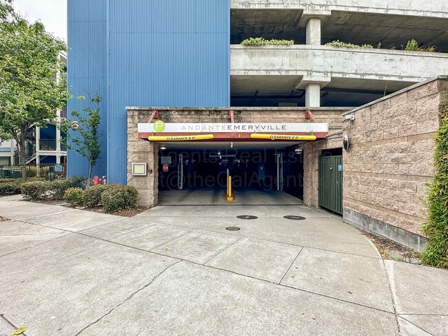 Building Photo - 1121 40th St