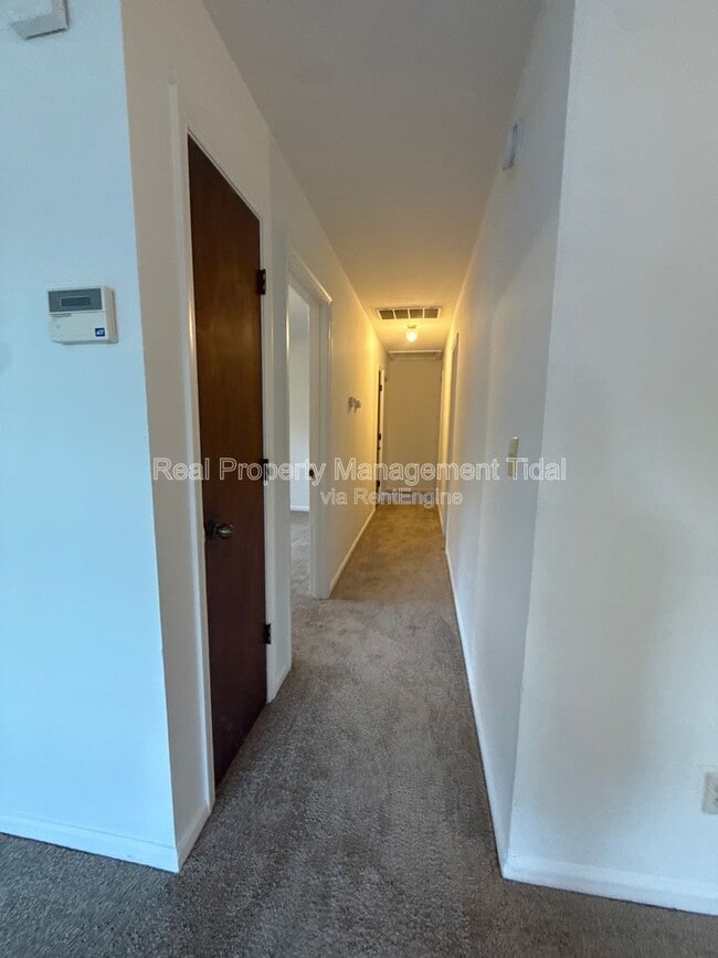 Building Photo - 6117 Brookwood Dr