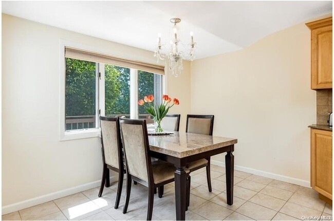 Building Photo - 261 Gramercy Dr