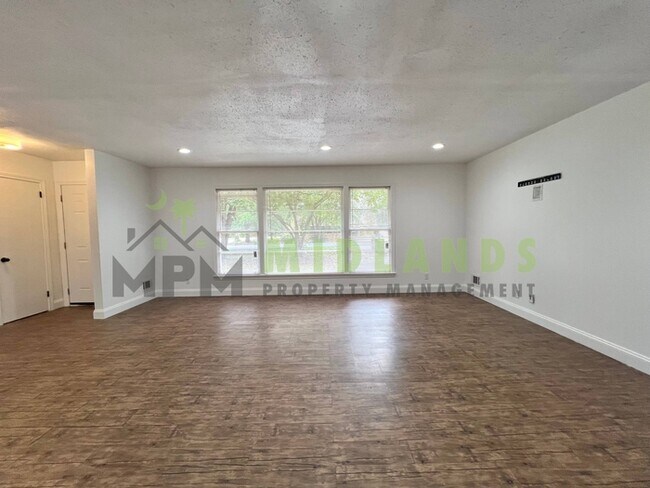 Building Photo - 1545 S Beltline Blvd
