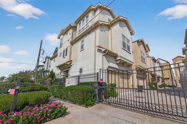 Building Photo - 931 W 23rd St