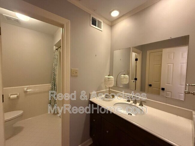 Building Photo - 2144 Gorham Pl