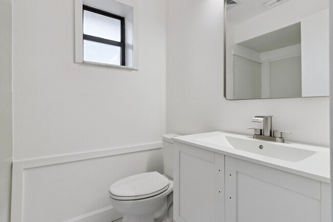 Building Photo - 527 Glade Ct