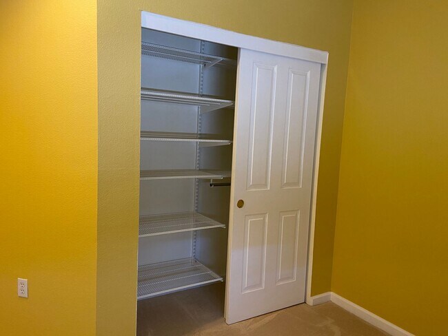 Building Photo - 105 Stone Pine Ln