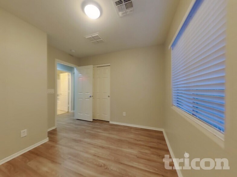 Building Photo - 10268 W Sands Dr