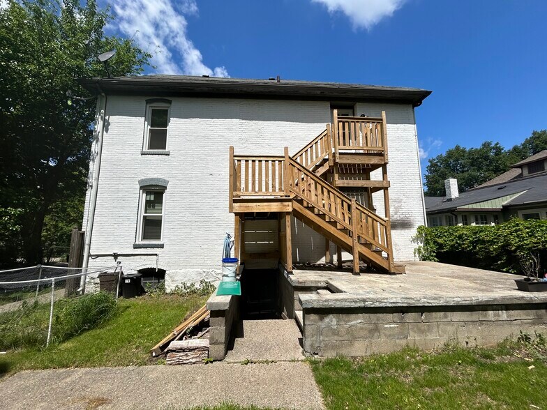 Building Photo - 612 E 3rd St