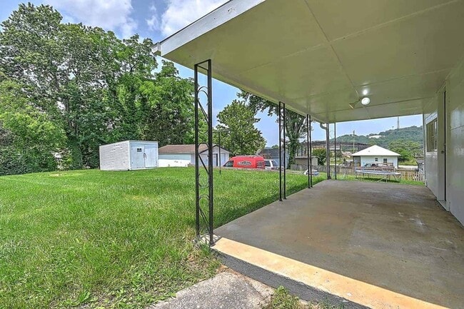 Building Photo - Modernized Historic 2 Bedroom 1 Bath Home ...