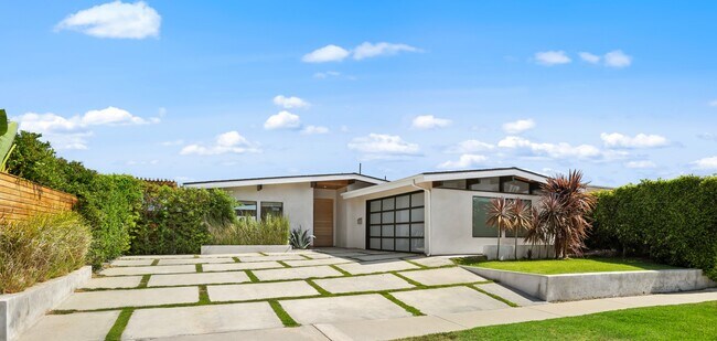 Building Photo - 18320 Clifftop Way