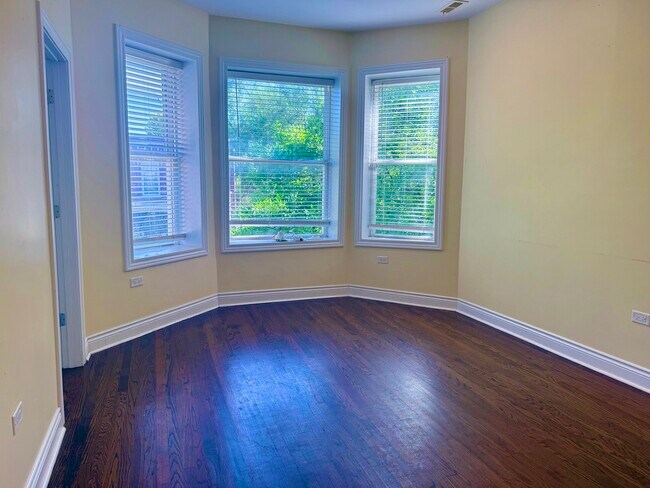 Building Photo - 2300 N Springfield Ave