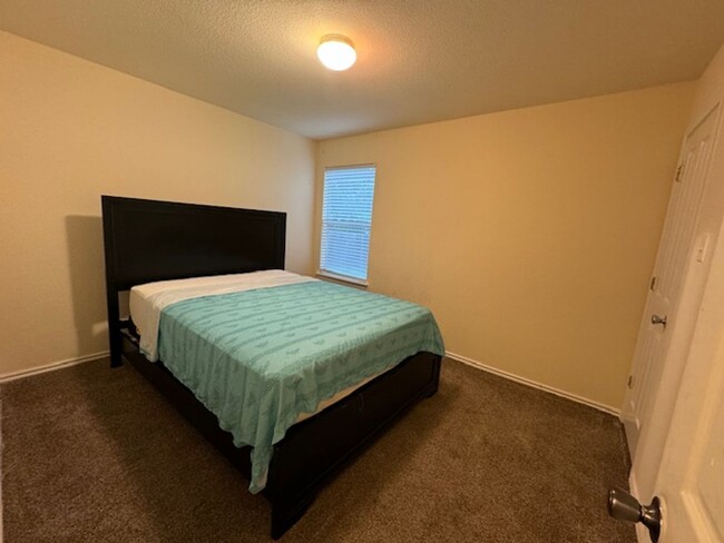 Building Photo - Nice 3 bedroom 2 Bath One Story Home
