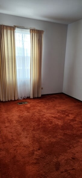 Building Photo - 322 Russet Way