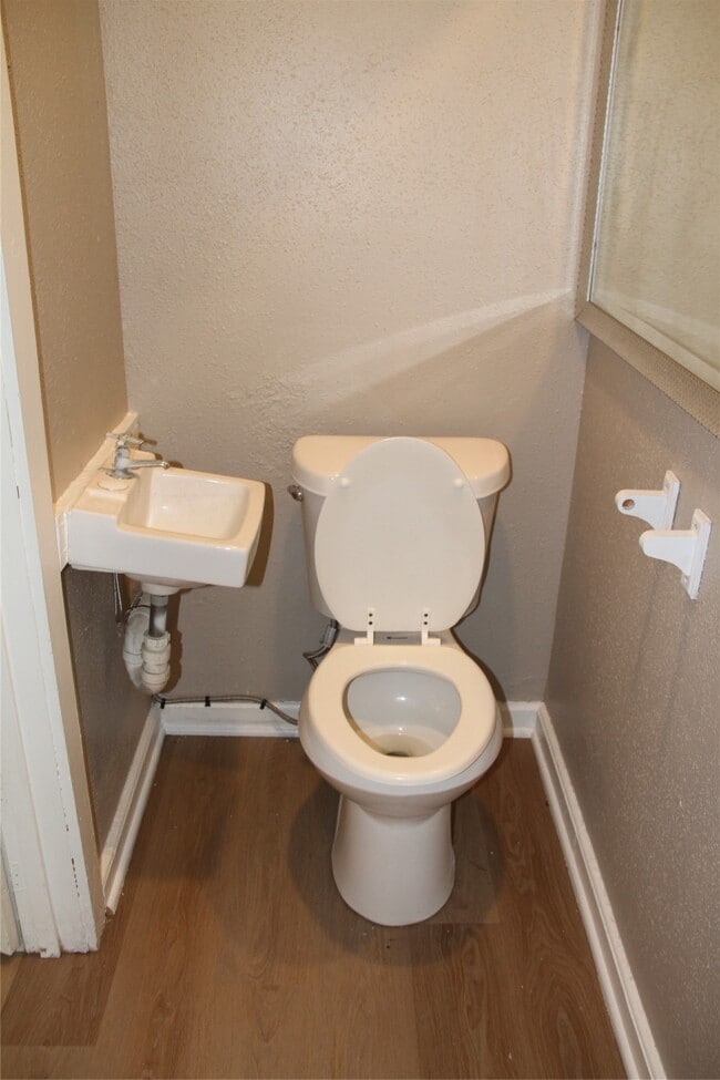 Building Photo - 5400 Sheldon St