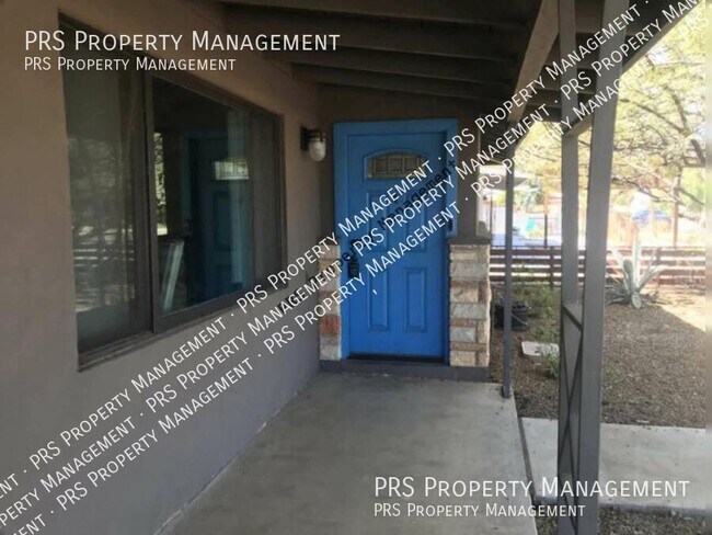 Building Photo - 603 E Solana Dr