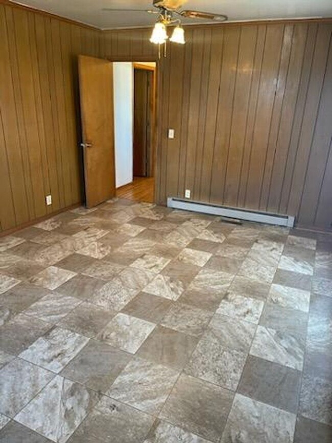 Building Photo - All brick cottage in East Nashville