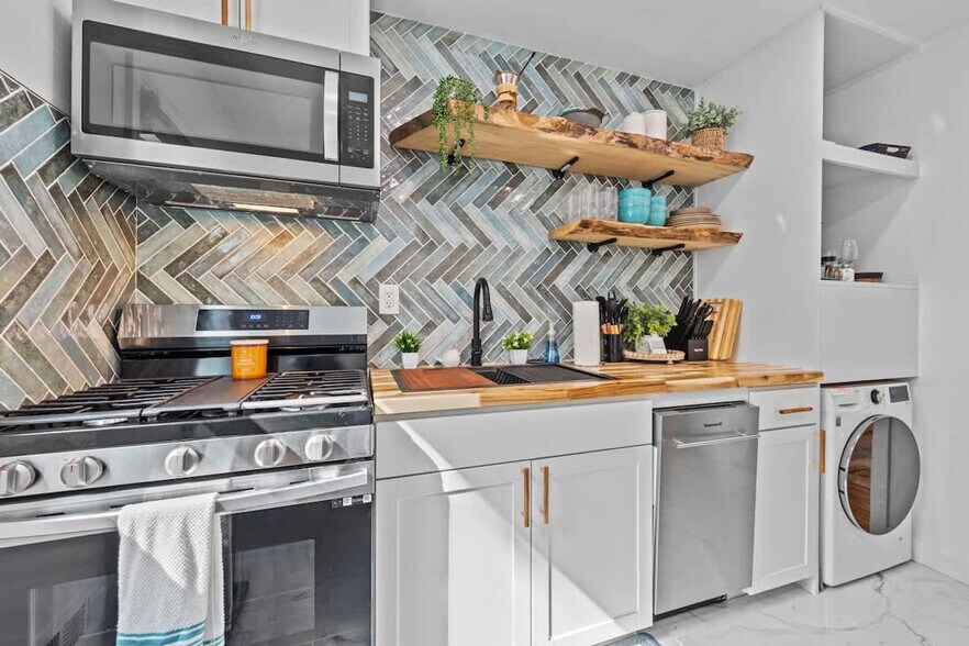 Building Photo - 172 Cherry St