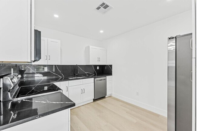 Building Photo - 2610 NW 83rd Ave