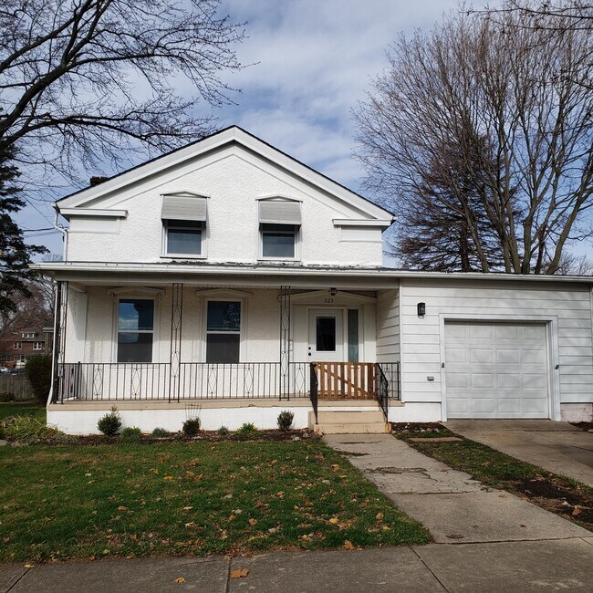 Building Photo - 223 W Lincoln Ave