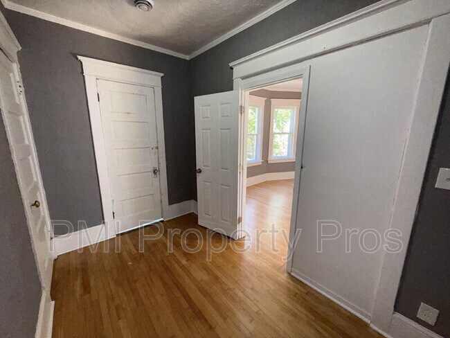 Building Photo - 2575 N 34th St