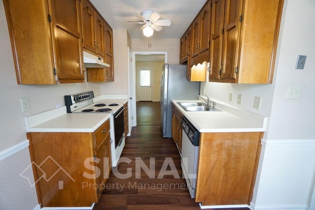 Building Photo - 395 Jamestown Manor Dr