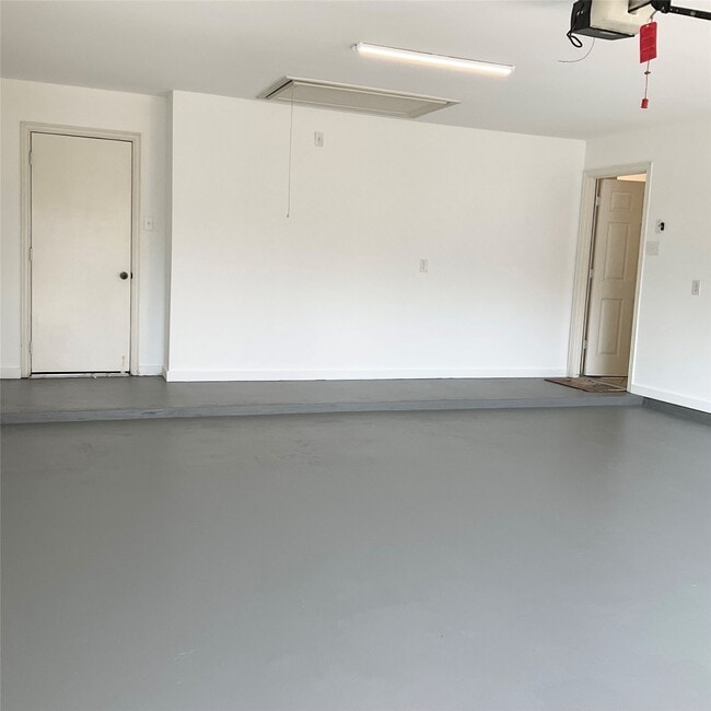 Building Photo - 6 Dragon Hill Pl