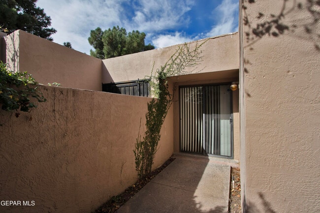 Building Photo - 5710 Mira Grande Dr