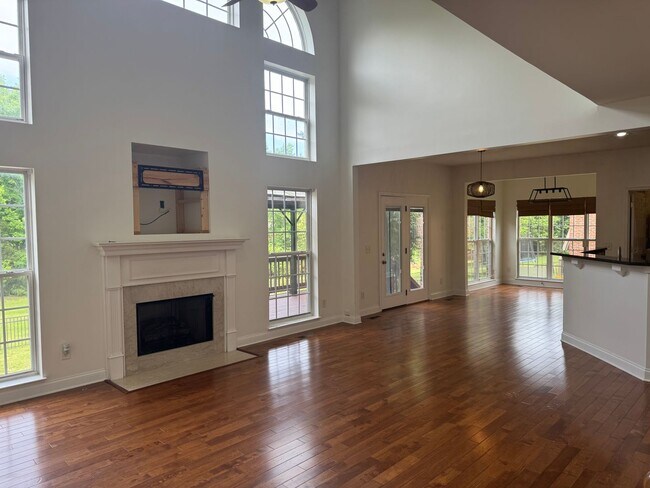 Building Photo - Brentwood 4BR Home
