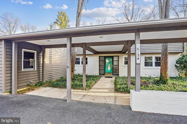 Building Photo - 6154 Beachway Dr