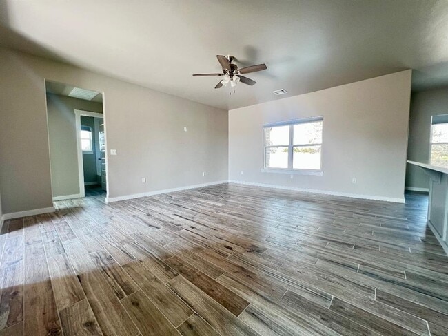 Building Photo - 2184 Hilltop Ln