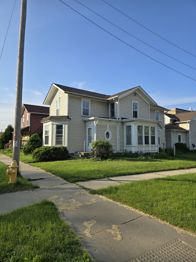 Building Photo - 416 Dodge St