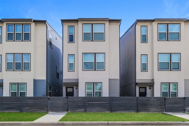 Building Photo - 18412 Idyllic Aly