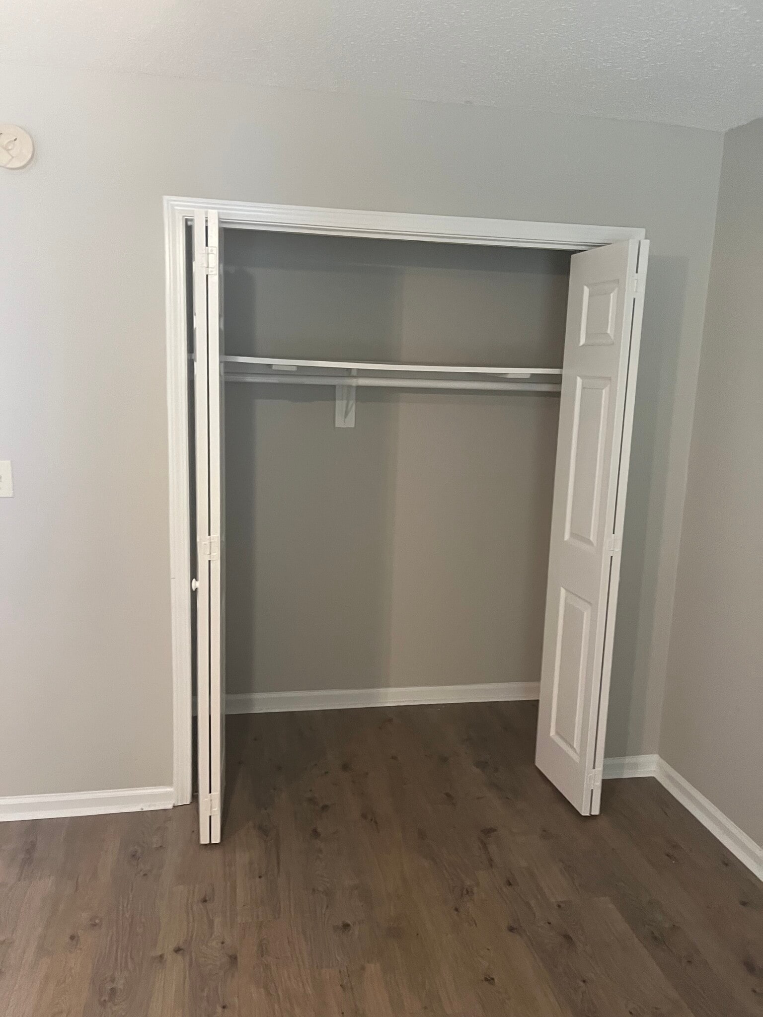 Closet - 4060 Whisker Pole