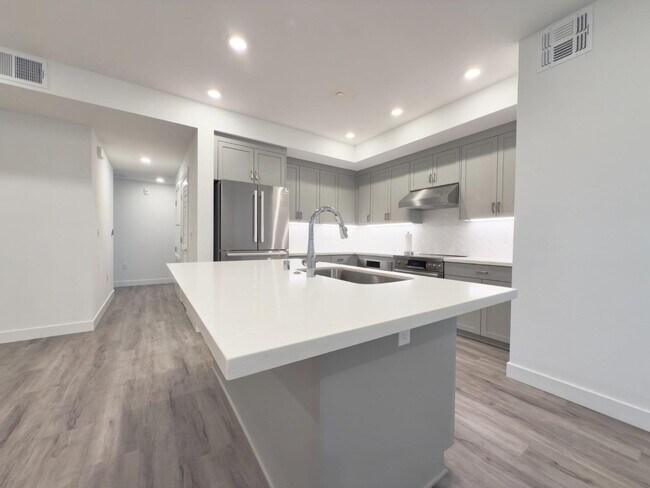 Building Photo - 1303 Besra Ter