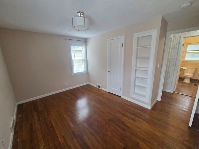 Building Photo - Audubon-Downriver Neighborhood 3+ bedroom, 1 bath corner lot with large, fenced yard
