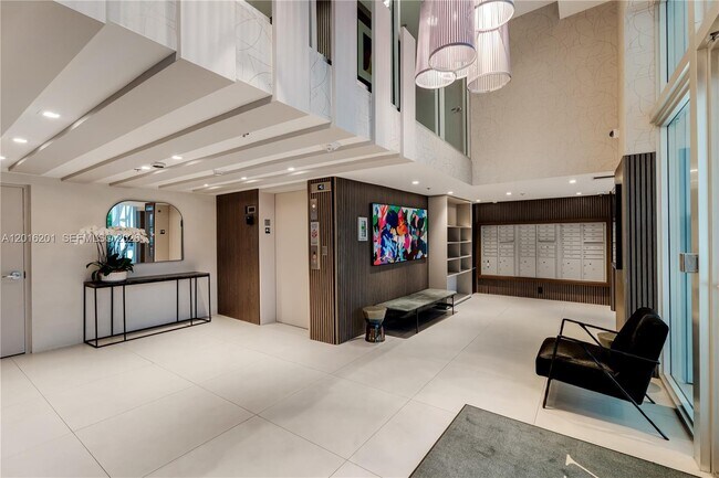 Building Photo - 9261 E Bay Harbor Dr