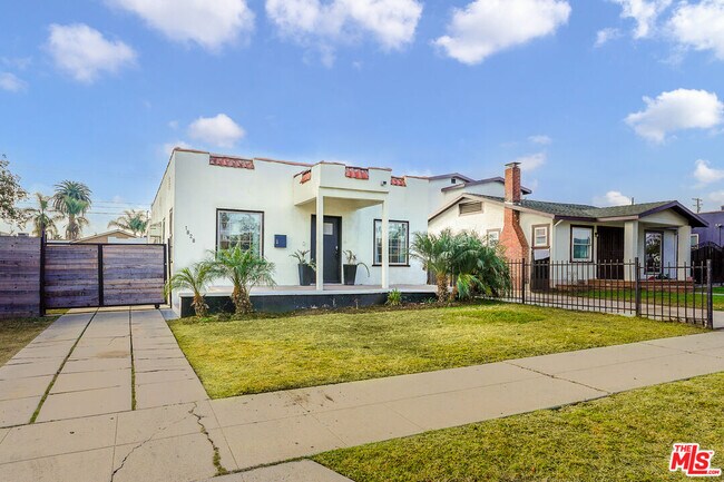 Building Photo - 1828 W 84th St