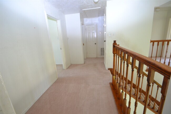 Building Photo - 12410 Meadow Briar Dr