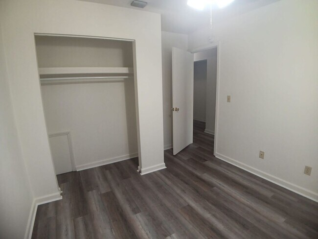 Building Photo - 237 Pheasant Run Dr