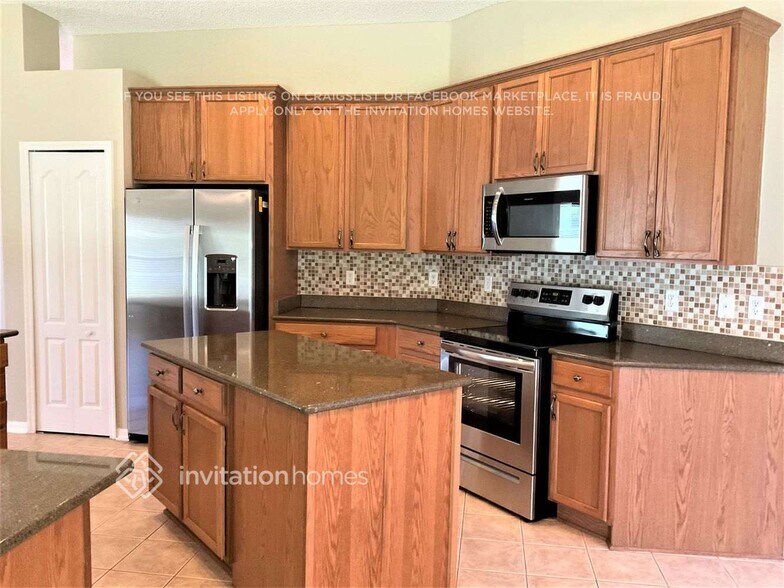Building Photo - 3749 Briar Ln