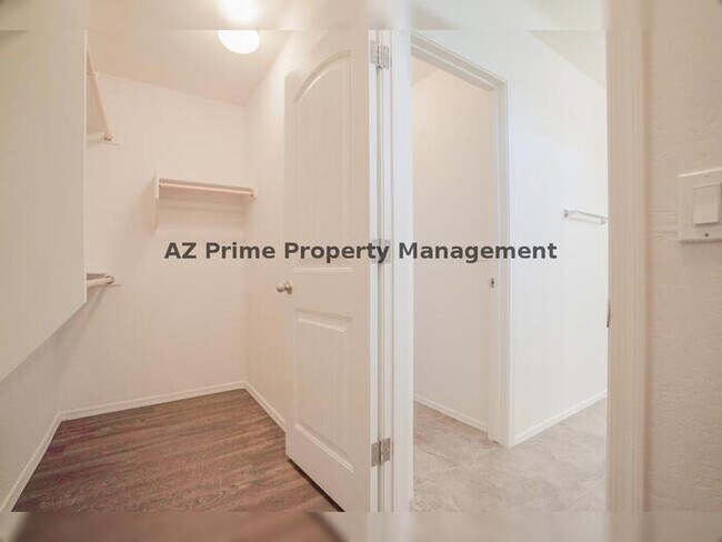 Building Photo - 10225 W Camelback Rd