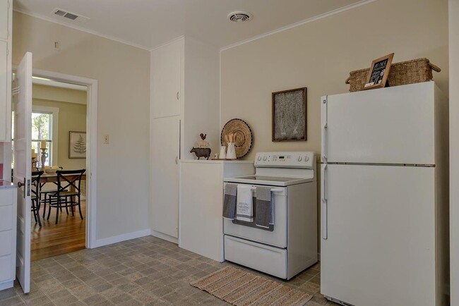 Building Photo - Charming Home next to Co-Op