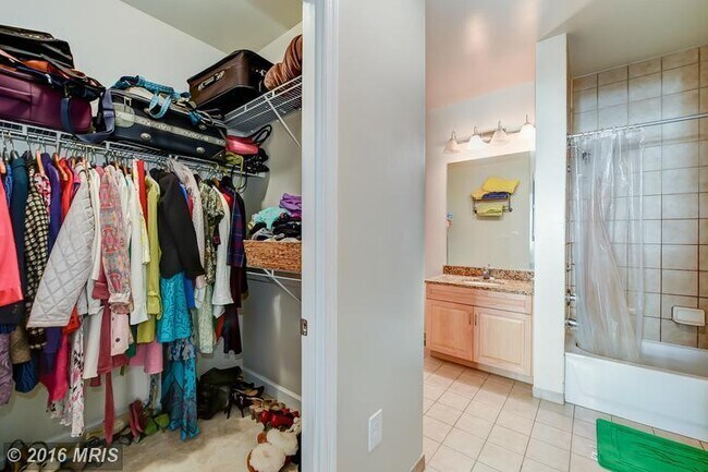 Building Photo - Westend/Georgetown One Bedroom, One Bath i...